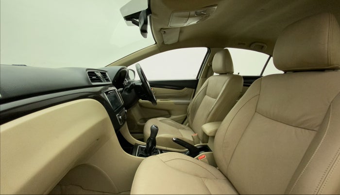 2015 Maruti Ciaz ZXI+, Petrol, Manual, 1,08,958 km, Right Side Front Door Cabin