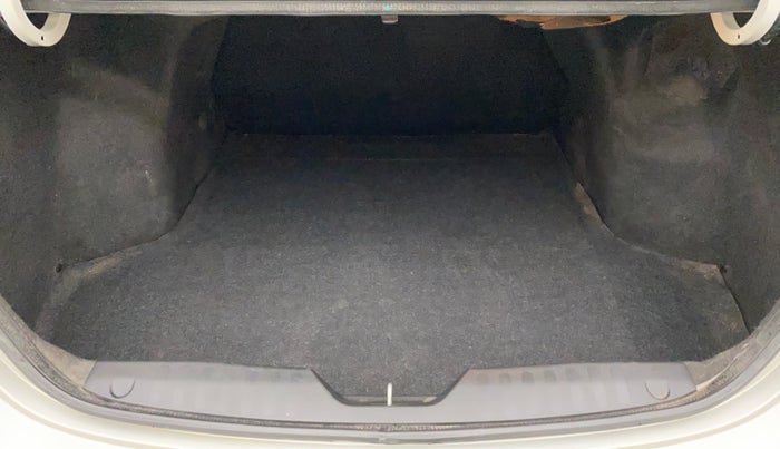 2015 Maruti Ciaz ZXI+, Petrol, Manual, 1,08,958 km, Boot Inside