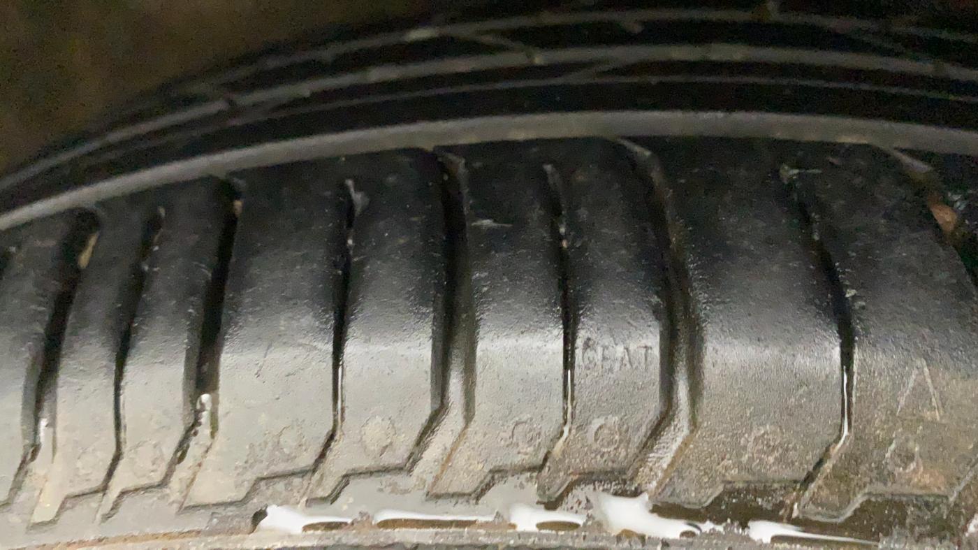 2015 Maruti Ciaz ZXI+, Petrol, Manual, 1,08,958 km, Right Rear Tyre Tread