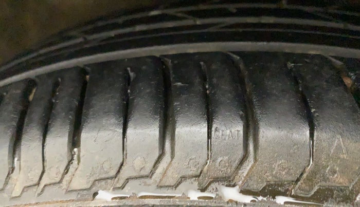 2015 Maruti Ciaz ZXI+, Petrol, Manual, 1,08,958 km, Right Rear Tyre Tread