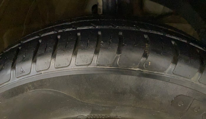 2020 Maruti Swift VXI, Petrol, Manual, 35,335 km, Right Front Tyre Tread