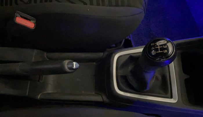 2020 Maruti Swift VXI, Petrol, Manual, 35,335 km, Gear Lever