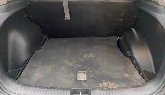2015 Hyundai Creta SX PLUS 1.6 PETROL, Petrol, Manual, 65,655 km, Boot Inside