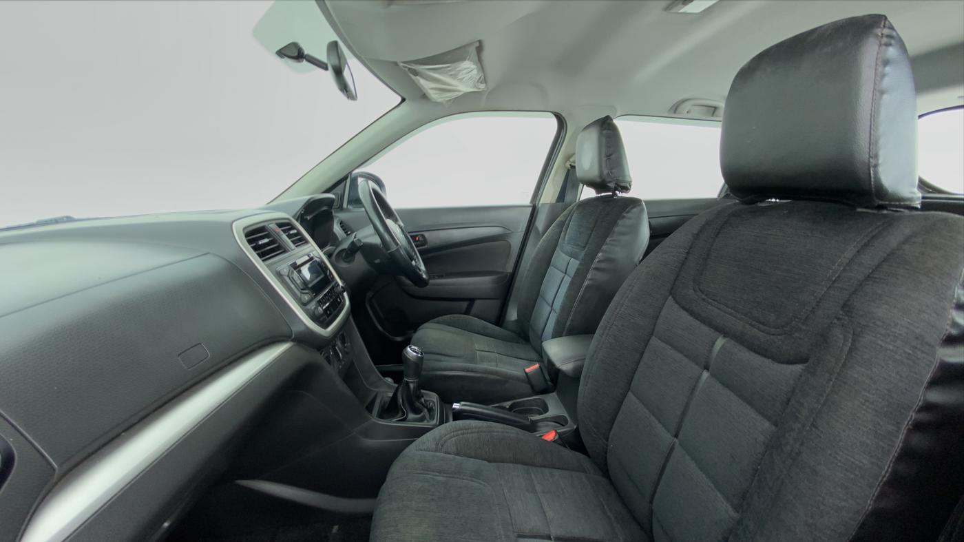 2016 Maruti Vitara Brezza VDI, Diesel, Manual, 38,247 km, Right Side Front Door Cabin