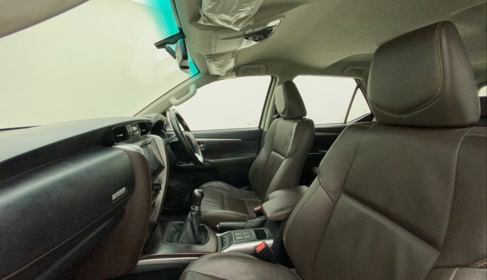 2019 Toyota Fortuner 2.8 4X2 MT, Diesel, Manual, 94,062 km, Right Side Front Door Cabin