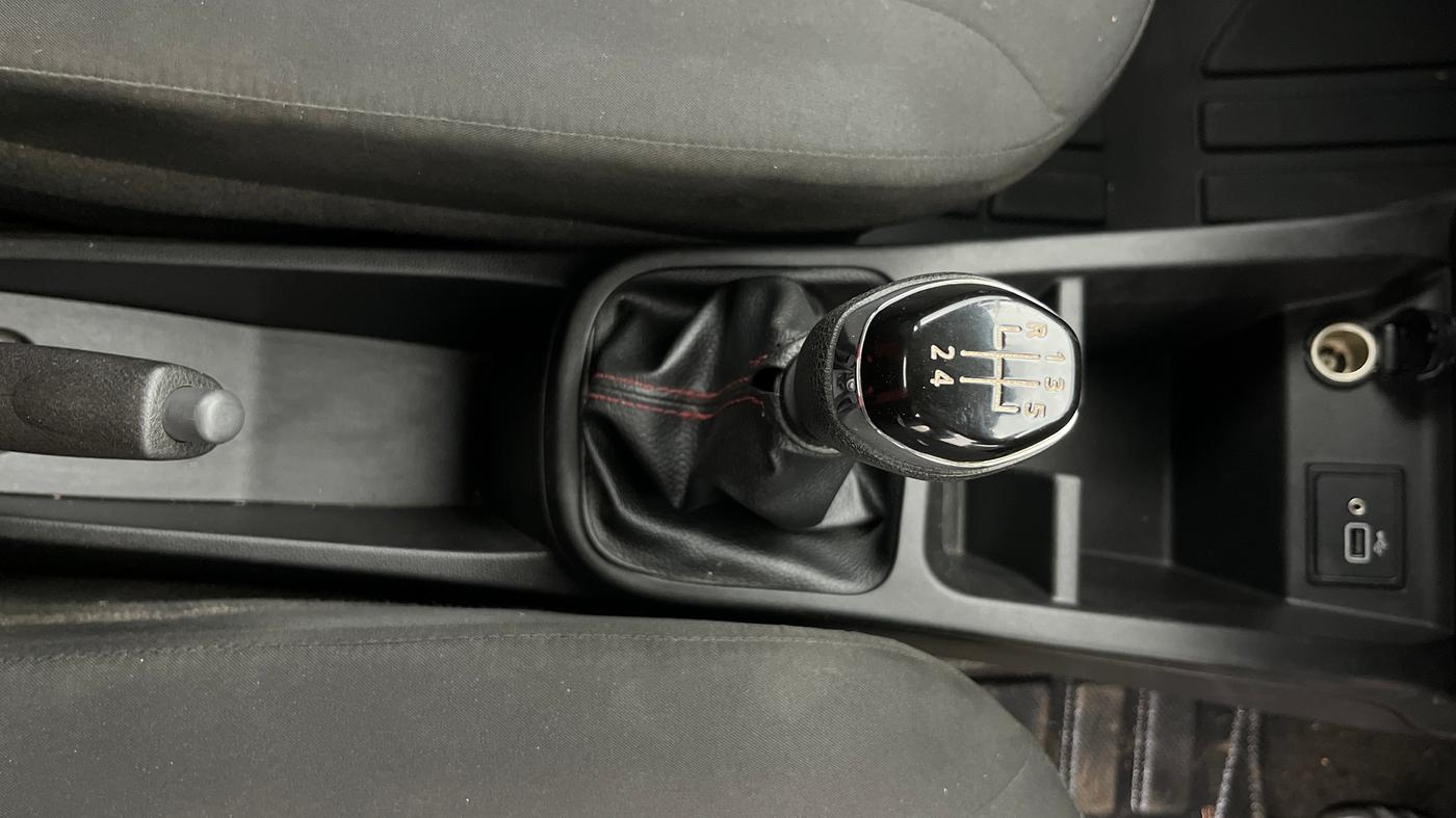 2022 Renault Kwid RXT 1.0, Petrol, Manual, 25,334 km, Gear Lever