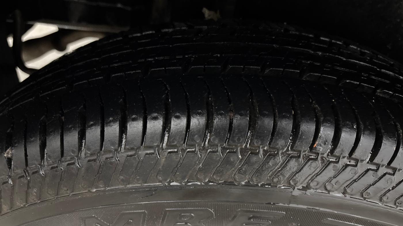 2016 Maruti Swift VXI, Petrol, Manual, 42,472 km, Right Rear Tyre Tread