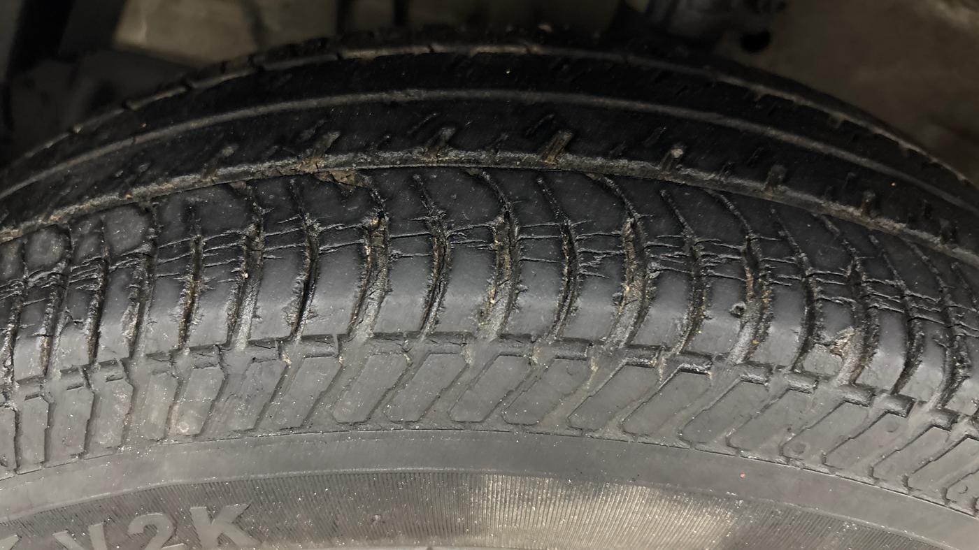 2016 Maruti Swift VXI, Petrol, Manual, 42,472 km, Left Front Tyre Tread