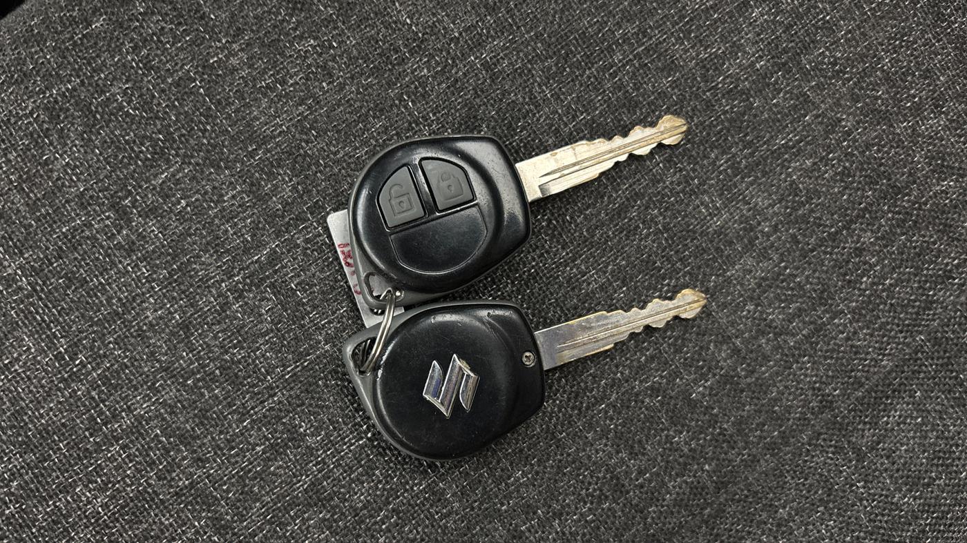 2016 Maruti Swift VXI, Petrol, Manual, 42,472 km, Key Close Up