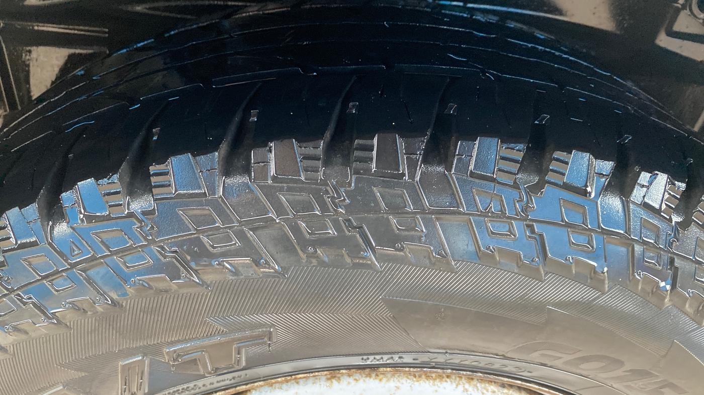 2018 Tata Hexa XMA 4X2 7 STR, Diesel, Automatic, 86,335 km, Right Rear Tyre Tread