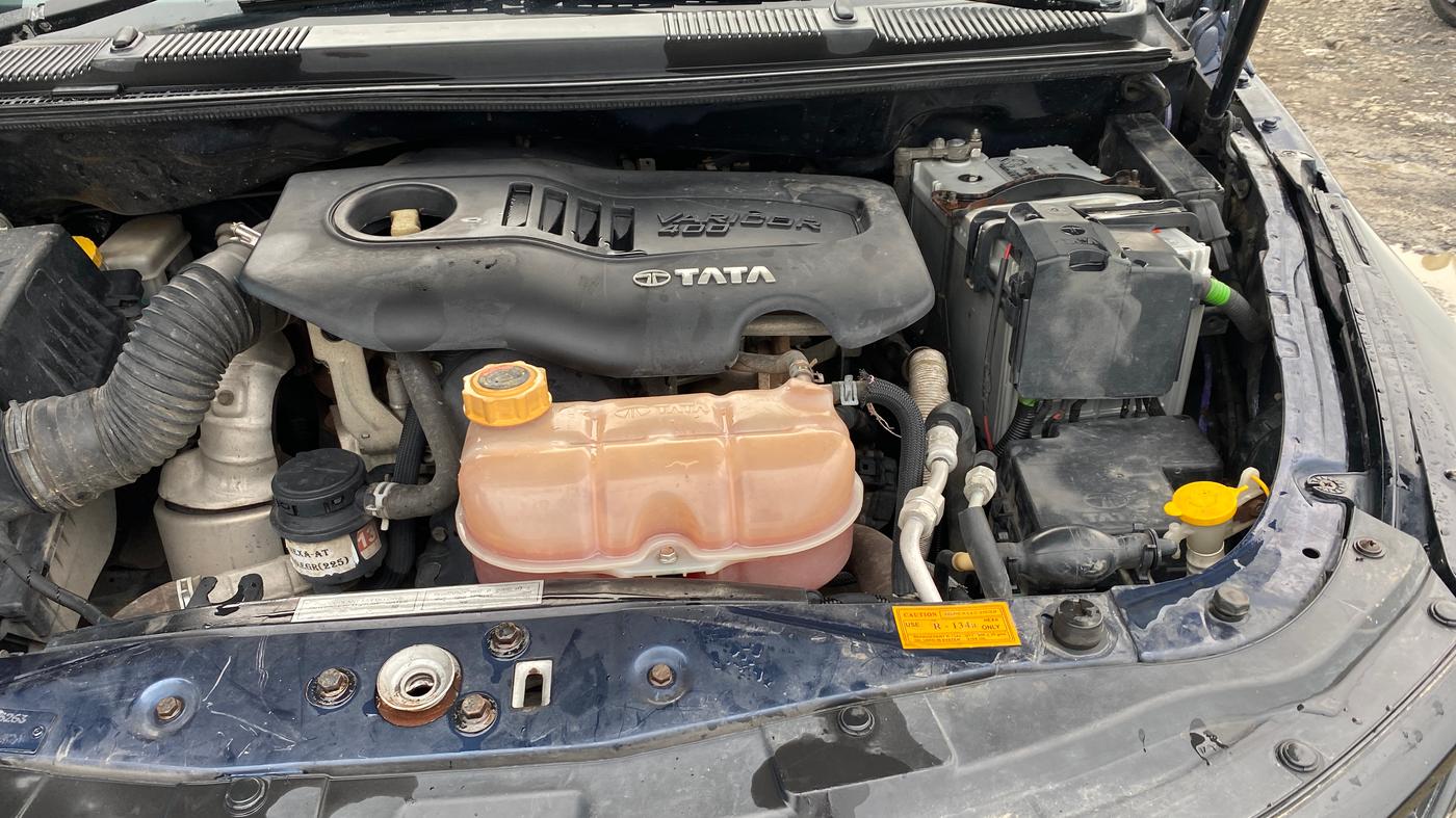 2018 Tata Hexa XMA 4X2 7 STR, Diesel, Automatic, 86,335 km, Engine View - Left