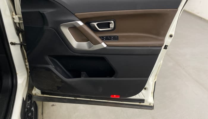 2019 Tata Harrier XZ 2.0L, Diesel, Manual, 77,785 km, Driver Side Door Panels Control