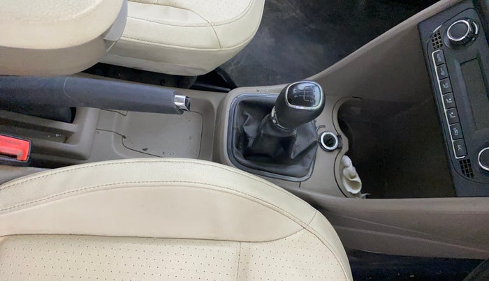 2015 Skoda Rapid ELEGANCE 1.6 MPI MT, Petrol, Manual, 78,320 km, Gear Lever