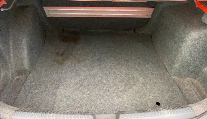 2015 Skoda Rapid ELEGANCE 1.6 MPI MT, Petrol, Manual, 78,320 km, Boot Inside