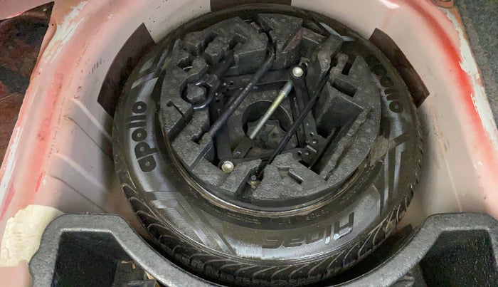 2015 Skoda Rapid ELEGANCE 1.6 MPI MT, Petrol, Manual, 78,320 km, Spare Tyre