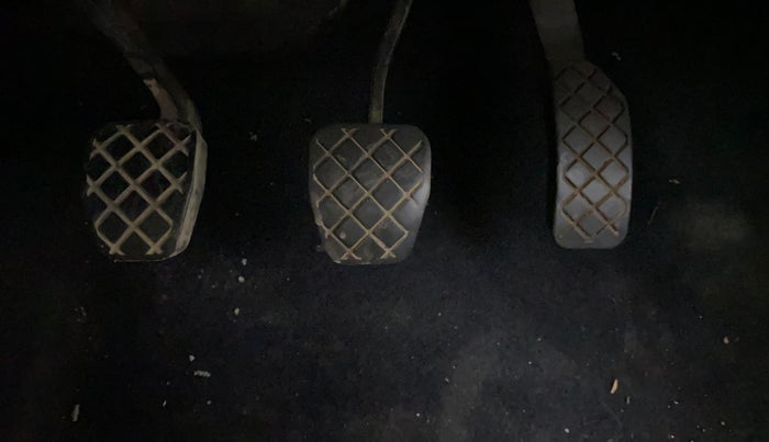 2015 Skoda Rapid ELEGANCE 1.6 MPI MT, Petrol, Manual, 78,320 km, Pedals