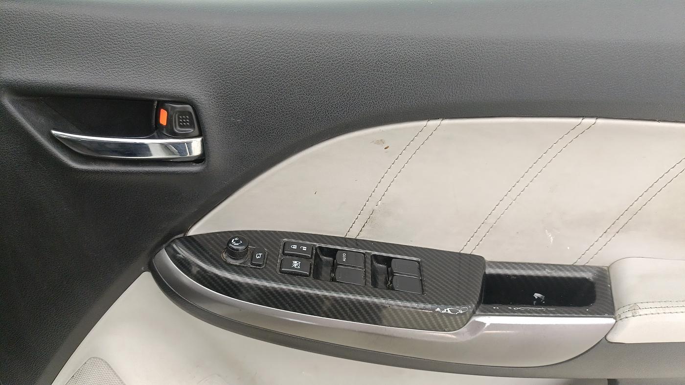 2020 Toyota Glanza V, Petrol, Manual, 91,474 km, Driver Side Door Panels Control