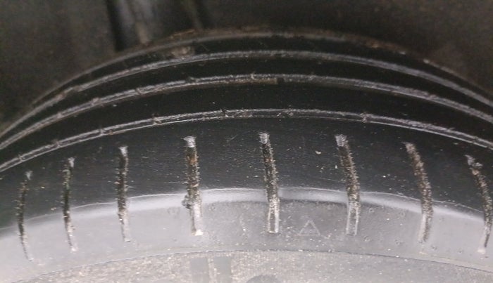 2020 Toyota Glanza V, Petrol, Manual, 91,474 km, Right Rear Tyre Tread