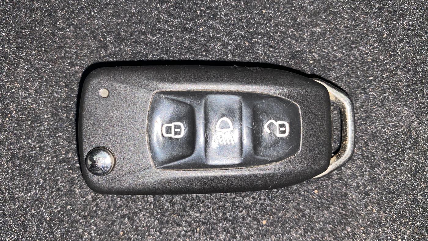 2022 Tata NEXON XM PLUS SUNROOF PETROL, Petrol, Manual, 22,633 km, Key Close Up