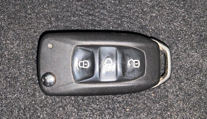 2022 Tata NEXON XM PLUS SUNROOF PETROL, Petrol, Manual, 22,616 km, Key Close Up