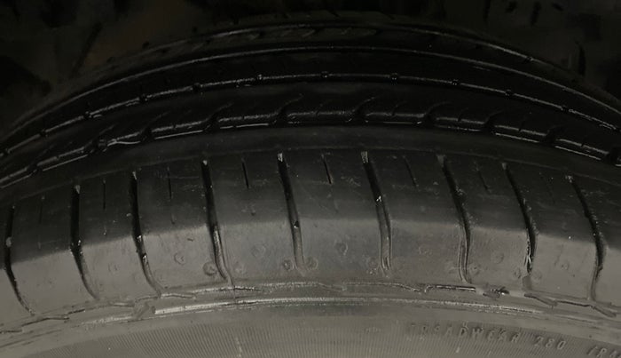 2022 Tata NEXON XM PLUS SUNROOF PETROL, Petrol, Manual, 22,616 km, Right Front Tyre Tread