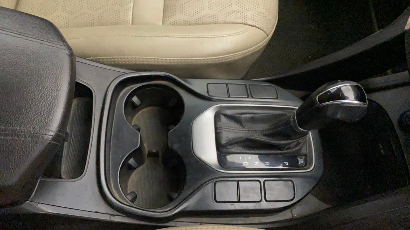 2014 Hyundai Santa Fe 4 WD AT, Diesel, Automatic, 72,740 km, Gear Lever