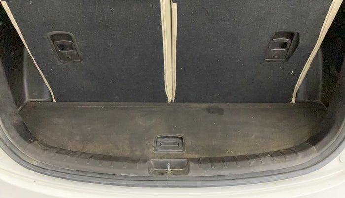 2014 Hyundai Santa Fe 4 WD AT, Diesel, Automatic, 72,593 km, Boot Inside