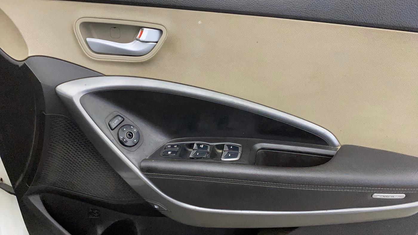 2014 Hyundai Santa Fe 4 WD AT, Diesel, Automatic, 72,740 km, Driver Side Door Panels Control