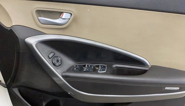 2014 Hyundai Santa Fe 4 WD AT, Diesel, Automatic, 72,593 km, Driver Side Door Panels Control