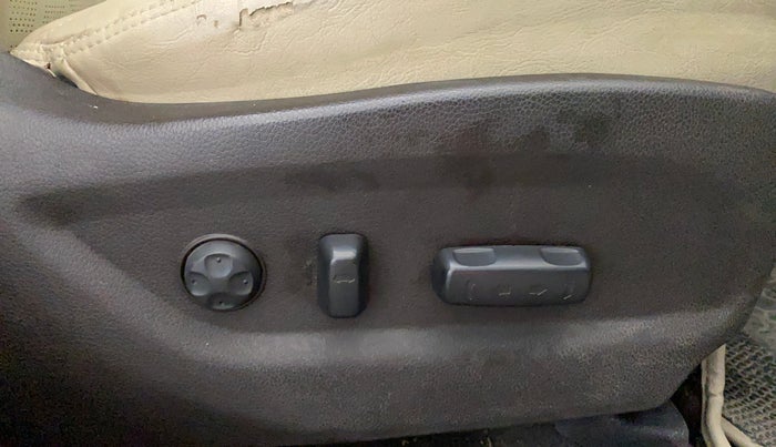 2014 Hyundai Santa Fe 4 WD AT, Diesel, Automatic, 72,593 km, Driver Side Adjustment Panel