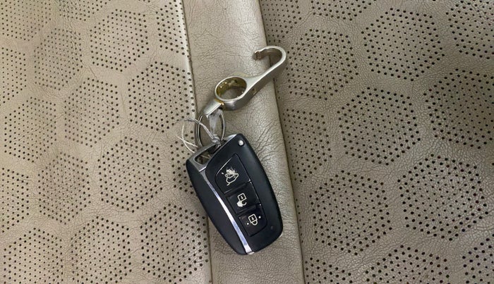 2014 Hyundai Santa Fe 4 WD AT, Diesel, Automatic, 72,593 km, Key Close Up