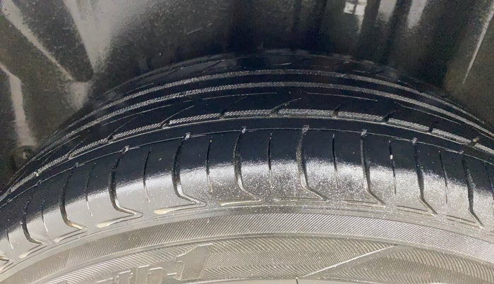 2015 Skoda Rapid 1.5 TDI CR ELEGANCE PLUS AT, Diesel, Automatic, 1,07,021 km, Left Rear Tyre Tread