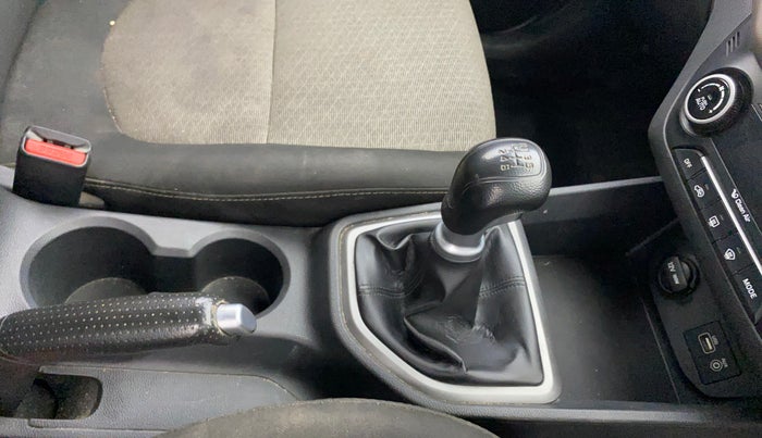 2017 Hyundai Creta SX PLUS 1.6 PETROL, CNG, Manual, 1,37,686 km, Gear Lever