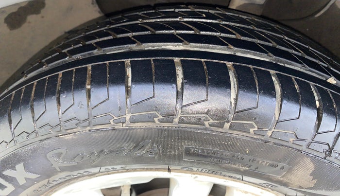 2017 Hyundai Creta SX PLUS 1.6 PETROL, CNG, Manual, 1,37,686 km, Left Front Tyre Tread