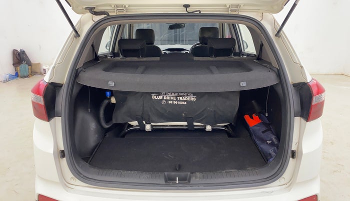 2017 Hyundai Creta SX PLUS 1.6 PETROL, CNG, Manual, 1,37,686 km, Boot Inside