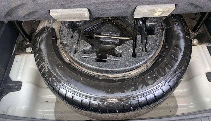 2017 Hyundai Creta SX PLUS 1.6 PETROL, CNG, Manual, 1,37,686 km, Spare Tyre