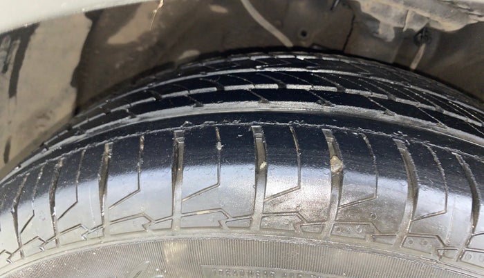 2017 Hyundai Creta SX PLUS 1.6 PETROL, CNG, Manual, 1,37,686 km, Right Front Tyre Tread
