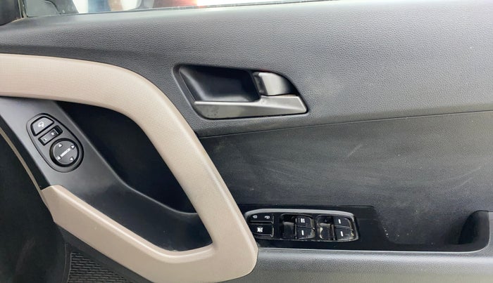 2017 Hyundai Creta SX PLUS 1.6 PETROL, CNG, Manual, 1,37,686 km, Driver Side Door Panels Control