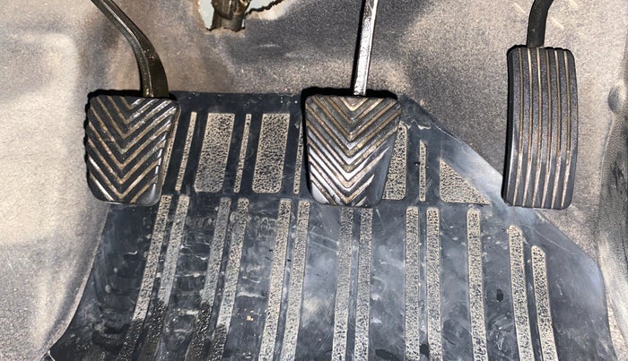 2017 Hyundai Creta SX PLUS 1.6 PETROL, CNG, Manual, 1,37,686 km, Pedals