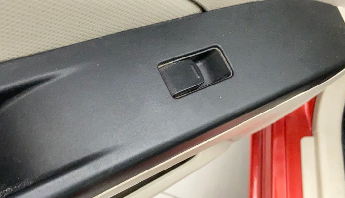 2018 Maruti Celerio VXI, Petrol, Manual, 68,987 km, Left front window switch / handle - Minor damage