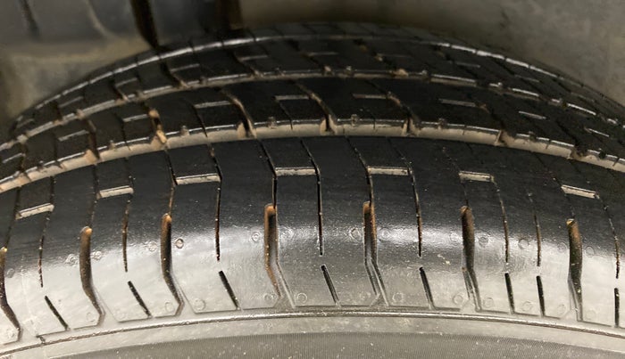 2013 Maruti Ertiga ZXI, Petrol, Manual, 1,05,946 km, Right Rear Tyre Tread