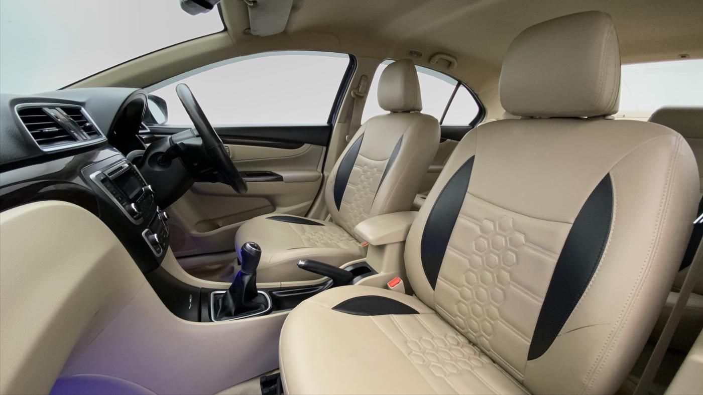 2017 Maruti Ciaz ZETA 1.4 VVT, CNG, Manual, 26,526 km, Right Side Front Door Cabin