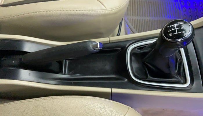 2017 Maruti Ciaz ZETA 1.4 VVT, CNG, Manual, 26,526 km, Gear Lever