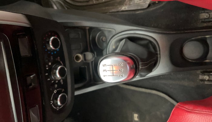 2020 Renault Duster RXS 1.5 PETROL MT, Petrol, Manual, 1,14,302 km, Gear Lever