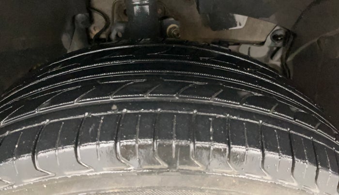 2020 Renault Duster RXS 1.5 PETROL MT, Petrol, Manual, 1,14,302 km, Right Front Tyre Tread