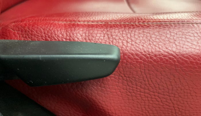 2020 Renault Duster RXS 1.5 PETROL MT, Petrol, Manual, 1,14,302 km, Driver Side Adjustment Panel