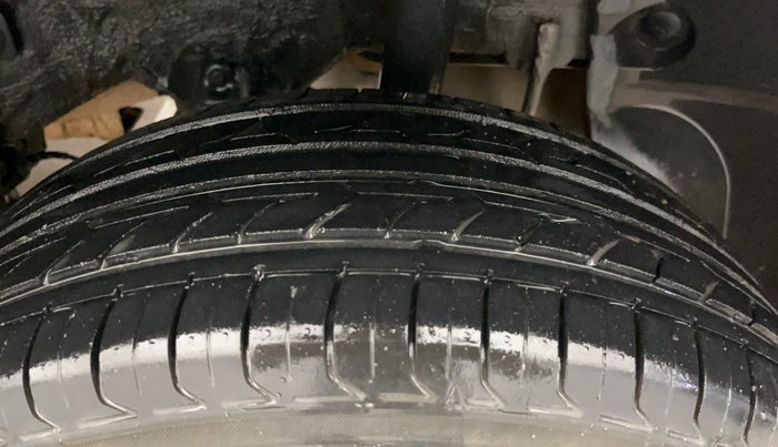 2020 Renault Duster RXS 1.5 PETROL MT, Petrol, Manual, 1,14,302 km, Left Rear Tyre Tread