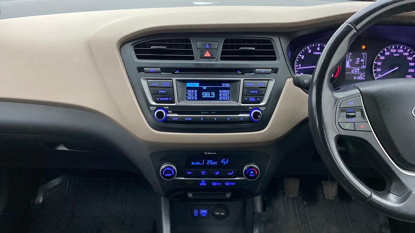 2015 Hyundai Elite i20 SPORTZ (O) 1.2, Petrol, Manual, 61,900 km, Air Conditioner