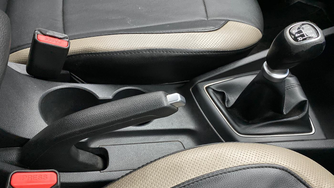 2015 Hyundai Elite i20 SPORTZ (O) 1.2, Petrol, Manual, 61,900 km, Gear Lever
