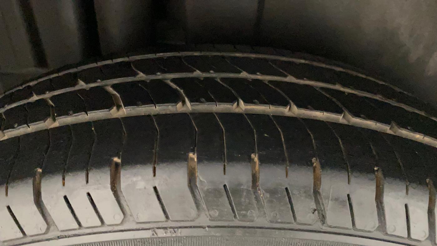 2013 Maruti Swift VDI, Diesel, Manual, 96,607 km, Right Rear Tyre Tread